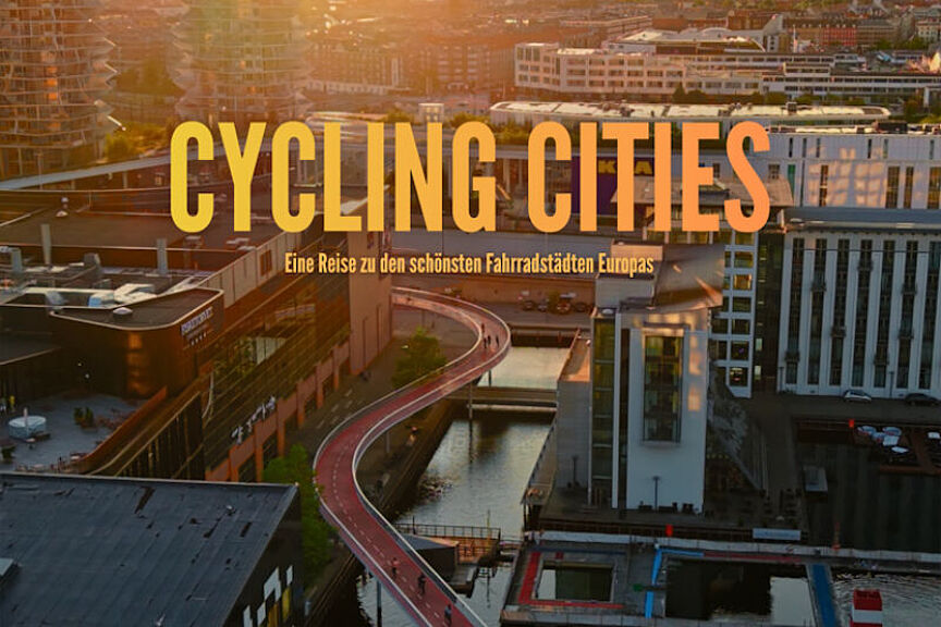 Dokumentarfilm "Cycling Cities" DAs Bild zeigt eine Fahrradbrücke aus der Vogelperspektive im Licht des Sonneuntergabgs